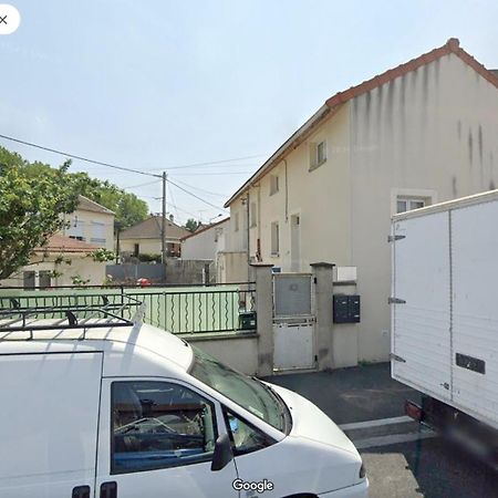 סן-דני Superbe Appartement Avec Parking Gratuit Sur Place מראה חיצוני תמונה